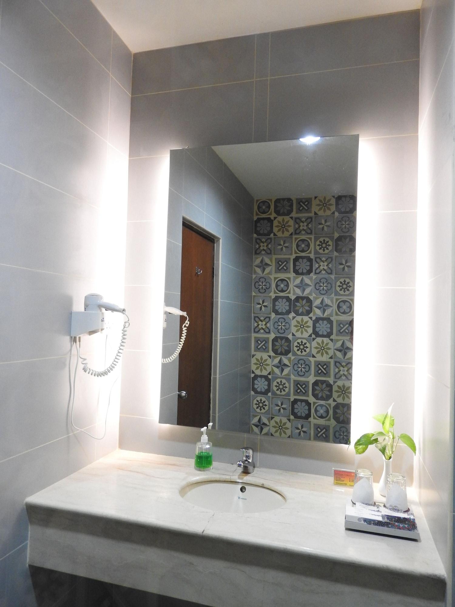 Hotel Crown Vista 4*
