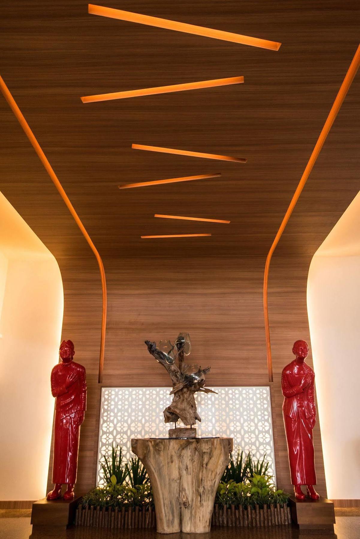 Hotel Crown Vista